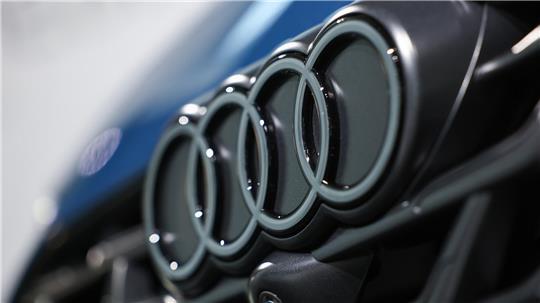 Ein Audi-Fahrer wurde ohne Führerschein und unter Drogen am Steuer erwischt.