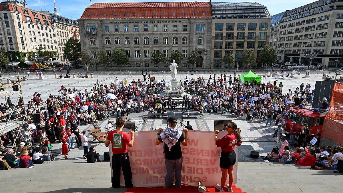 Berlin & Brandenburg: Konzert für Kinder in Gaza auf Gendarmenmarkt
