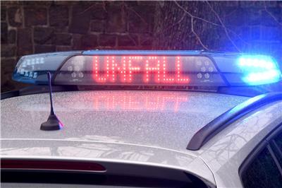 Zwei junge Männer bei Unfall lebensgefährlich verletzt