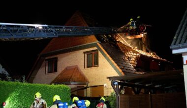 Berlin & Brandenburg: Zwei Tote bei Brand - Suche nach mutmaßlichem Täter