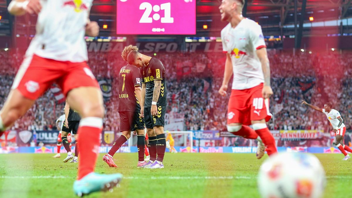 Nordrhein-Westfalen: Viel Lärm um ruhende Bälle: Köln kassiert erste Niederlage