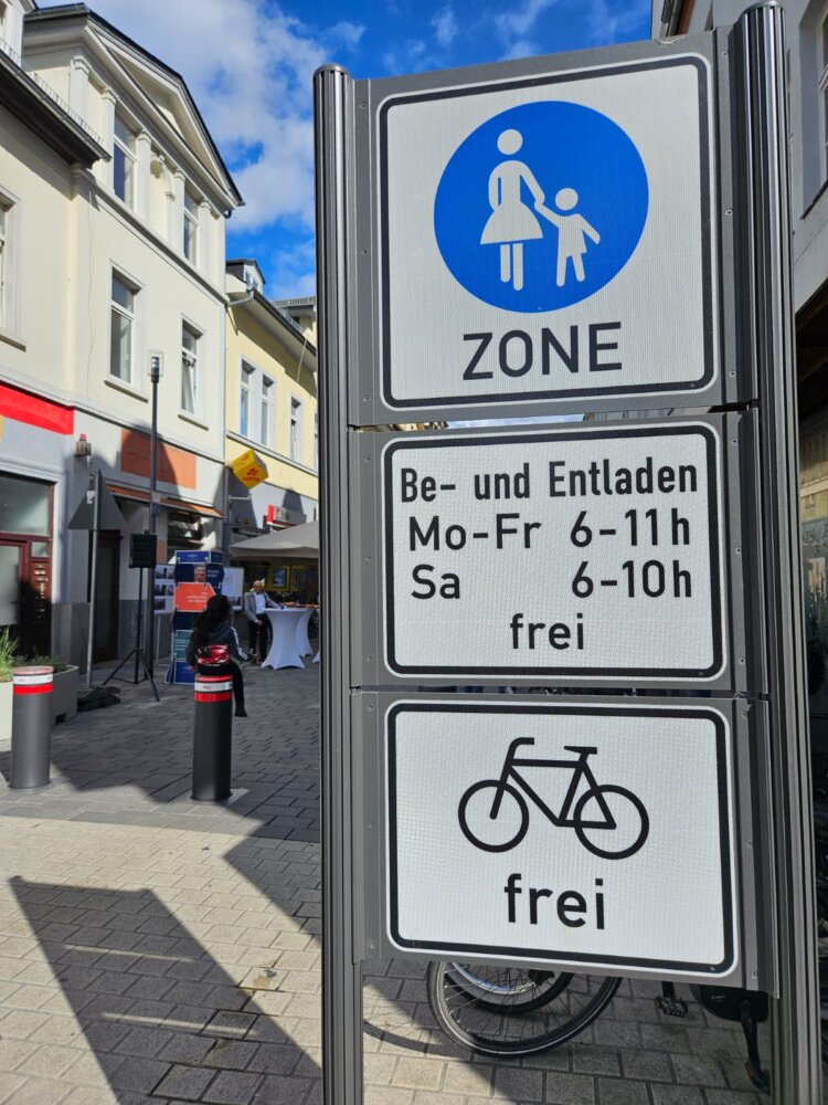 Fußgängerzone Wellritzstraße in Wiesbaden: Poller im Testbetrieb