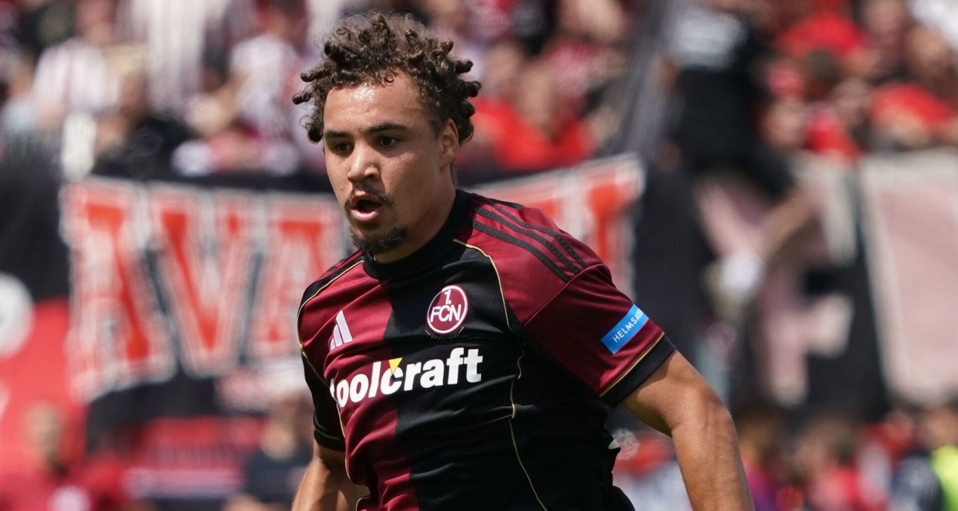 1. FC Nürnberg vs. VfL Bochum heute live im Free-TV sehen: Wer zeigt / überträgt das Topspiel der 2. Bundesliga am Samstag im TV und Livestream?