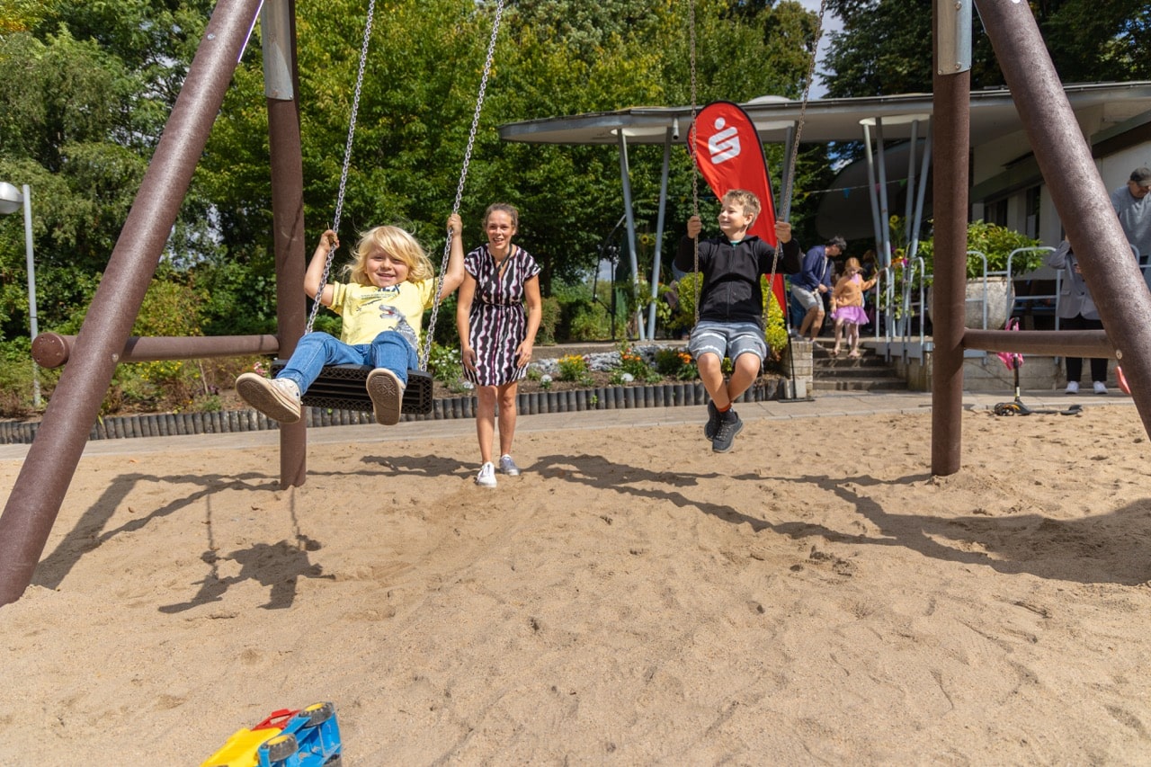 Tränen, Blut und ganz viel Spaß: Spielplatz in Eigenleistung barrierefrei umgebaut