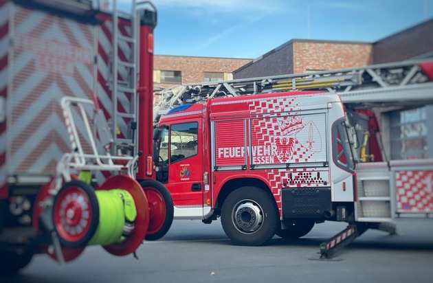 FW-E: Kellerbrand in Mehrfamilienhaus - Feuerwehr verhindert Brandausbreitung