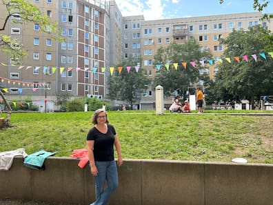 Judith Bullion arbeitet im Familienzentrum. Beim Hoffest malte sie mit den Kindern.