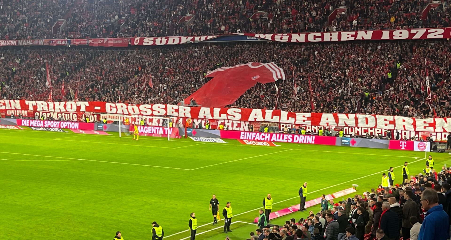 "Deutlich von den Fans an der Basis und unserer Tradition entfernt": Fans des FC Bayern sorgen mit Protest gegen Werder Bremen erneut für Wirbel - Vorstandsboss Jan-Christian Dreesen reagiert