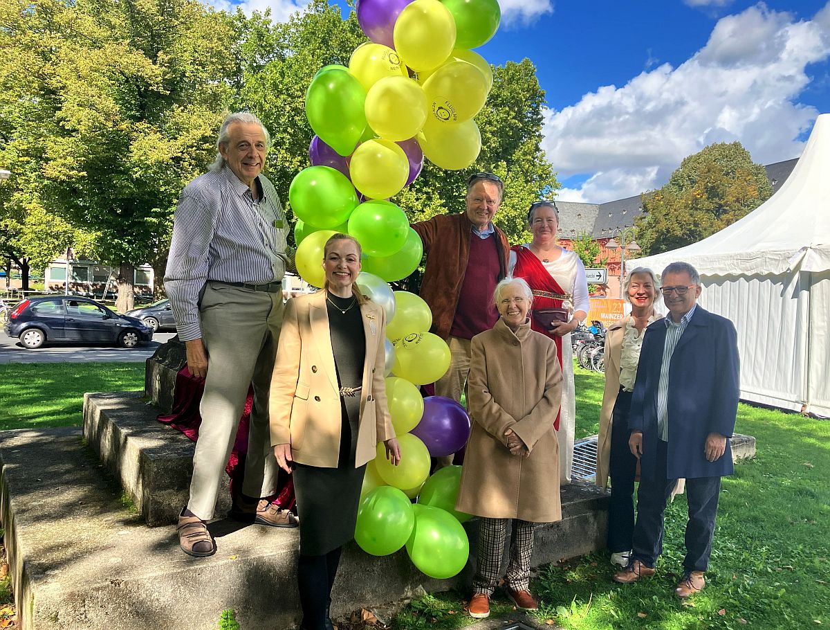 "Ballons, auf, fliegt zu Jupiter!" - Kehrt die Mainzer Jupitersäule bald zurück? - Verein findet fertige Rekonstruktion in Werkstatt