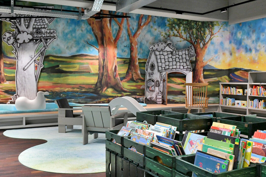 Die Kinderbücherei im Forum Velbert hat jede Menge Lesestoff für den Nachwuchs und Erwachsen, die etwas zum Vorlesen suchen. Foto: Mathias Kehren