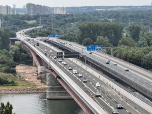 Die neue Schiersteiner brücke mit dem unterhalb angehängten Radweg über den Rhein. - Foto: Autobahn West GmbH