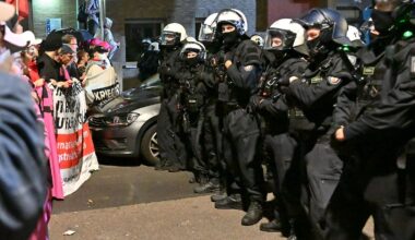 Nordrhein-Westfalen: Kölner Polizei und Demonstranten machen sich Vorwürfe