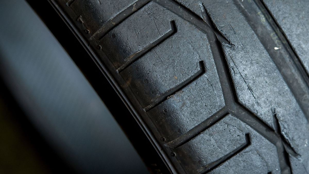 Niedersachsen & Bremen: Unbekannte zerstechen Reifen von mehr als 80 Autos in Bremen