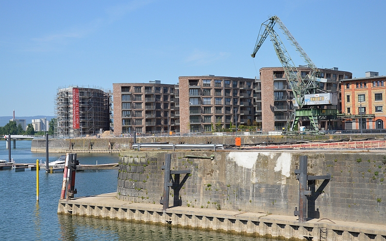 Der Mainzer Zollhafen - kein öffentliches Eigentum? - Stadt Mainz und Freie Wähler streiten über Ausschreibungspflicht bei Verkäufen