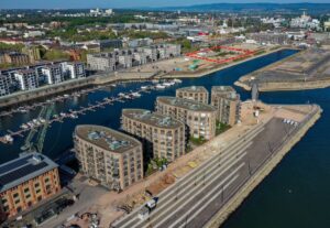 Das Wohngebiet Mainzer Zollhafen 2021 mit den Schiffshäusern auf der Südmole im Vordergrund sowie weiteren Neubauten. - Foto: Zollhafen Mainz GmbH 