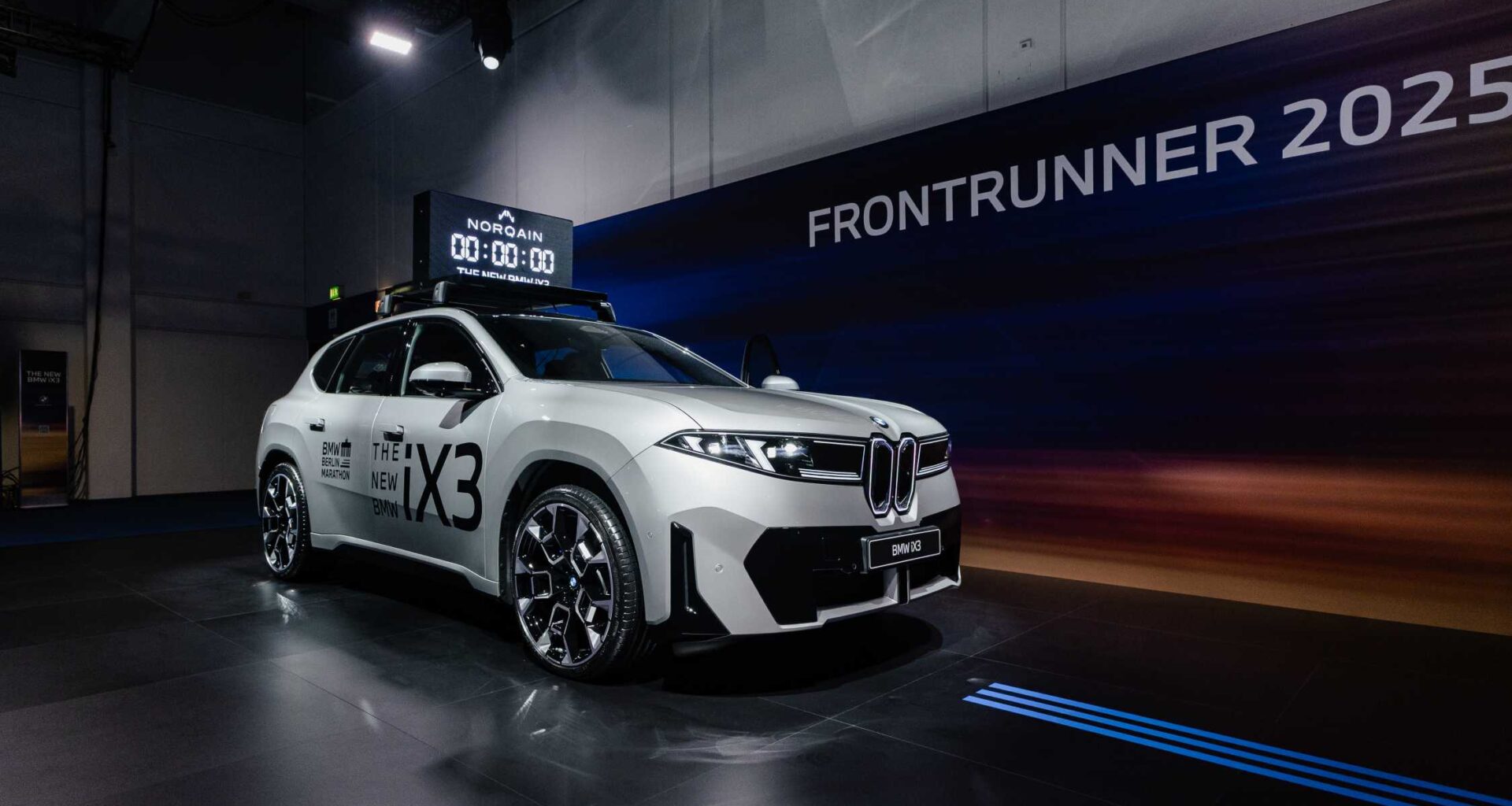 BMW BERLIN-MARATHON mit der Neuen Klasse – Neuer BMW iX3 erstmals im „Renneinsatz“.