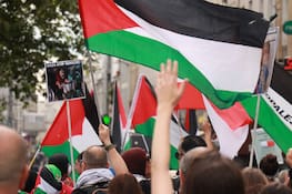 Pro-Palestinian march in Paris against Israeli attacks on Gaza PARIS, FRANCE - JULY 19: Protesters, holding banners, photos and Palestinian flags, march through central Paris to ongoing Israeli attacks on Gaza, on July 19, 2025 in Paris, France. Umit Donmez / Anadolu Paris France. Editorial use only. Please get in touch for any other usage. PUBLICATIONxNOTxINxTURxUSAxCANxUKxJPNxITAxFRAxAUSxESPxBELxKORxRSAxHKGxNZL Copyright: x2025xAnadoluxUmitxDonmezx