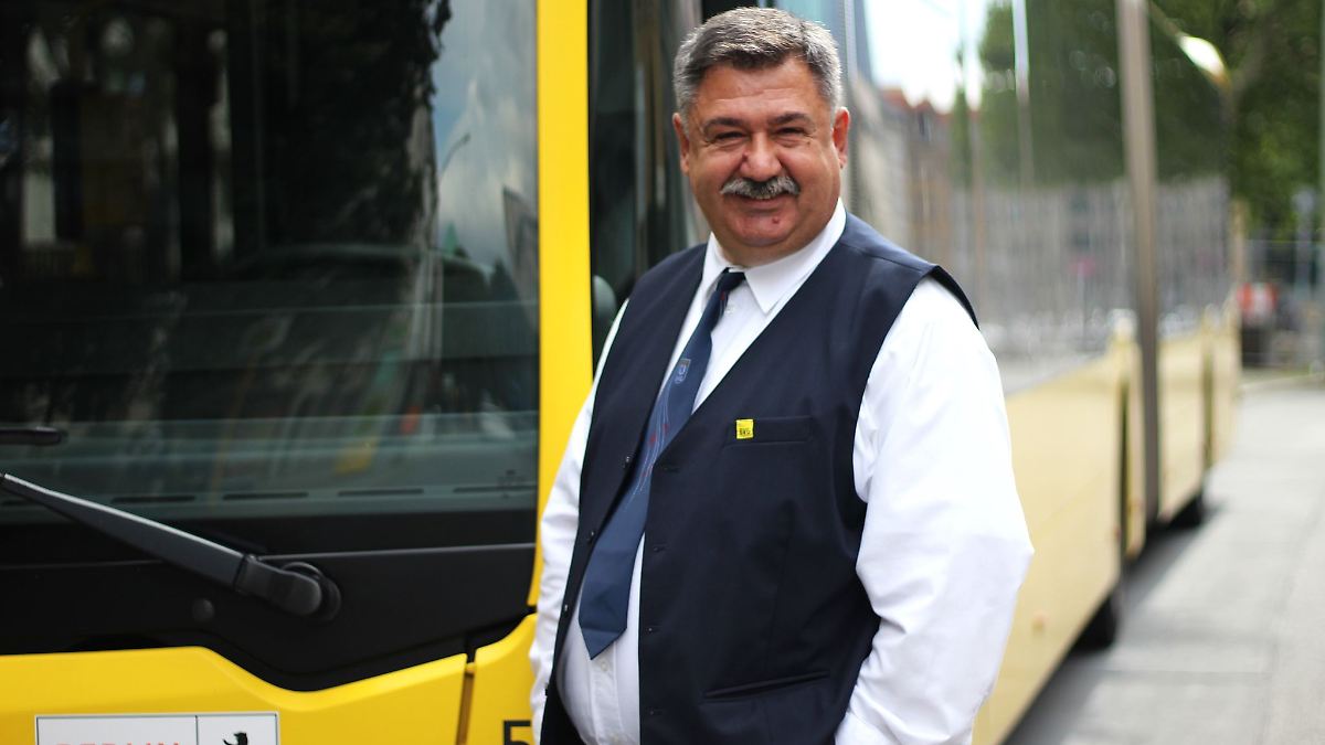 Berlin & Brandenburg: Berliner Busfahrer für seine Zivilcourage ausgezeichnet