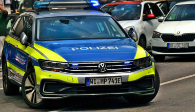 Dank der Zivilcourage eines aufmerksamen Bürgers konnte die Polizei am Montagabend in Wiesbaden-Delkenheim einen Mann stoppen, der mit fast drei Promille Alkohol im Blut Auto fuhr.
