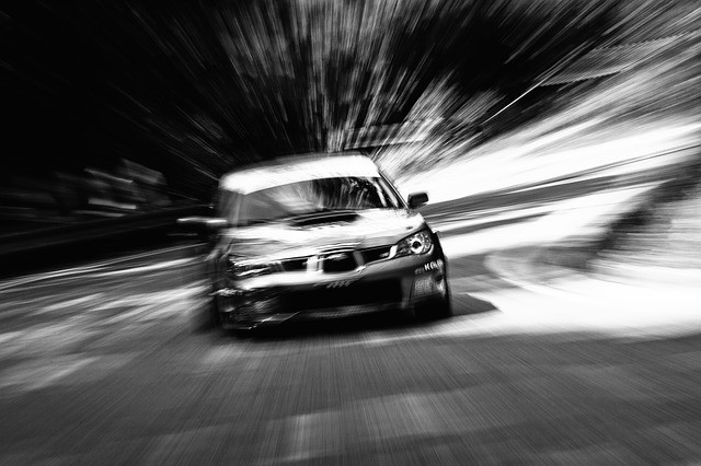 Mannheim: 19-Jähriger flüchtet vor Polizei und verursacht Unfall mit 100.000 Euro Schaden