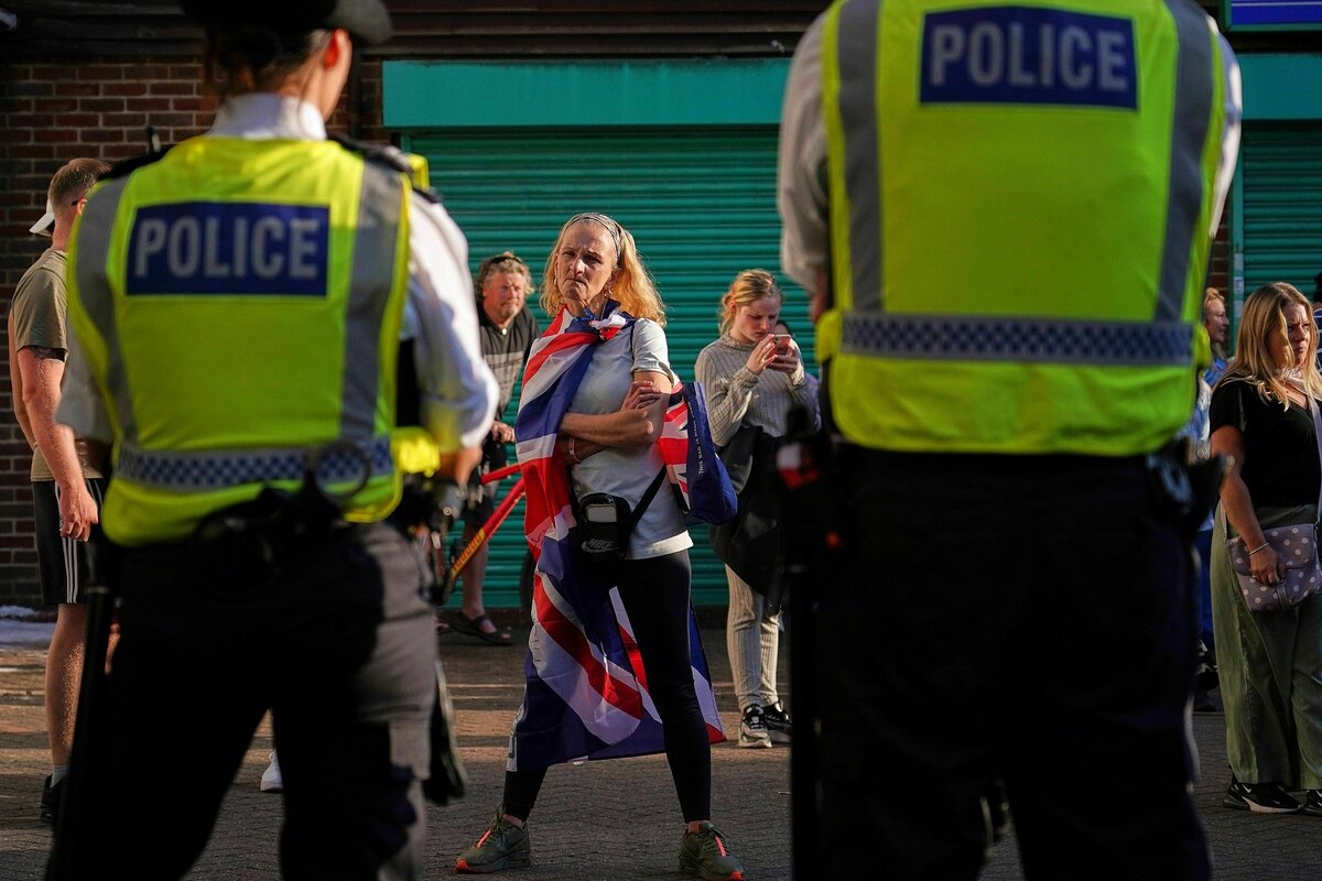 Rechte Proteste in Großbritannien: Keine Hotels für Asylsuchende