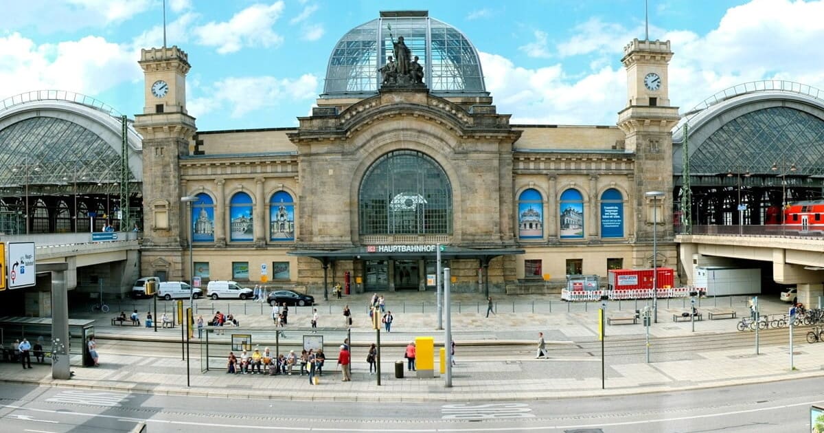 Mann entblößt sich vor Dresdner Hauptbahnhof – Polizei greift ein