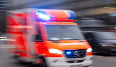 E-Rollerfahrerin von zwei Fahrzeugen erfasst