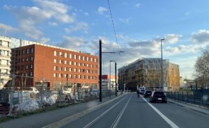 Im nördlichen Zollhafen entstanden unter anderem eine Quartiersgarage und diverse Bürogebäude sowie ein Hotel. - Foto: gik 