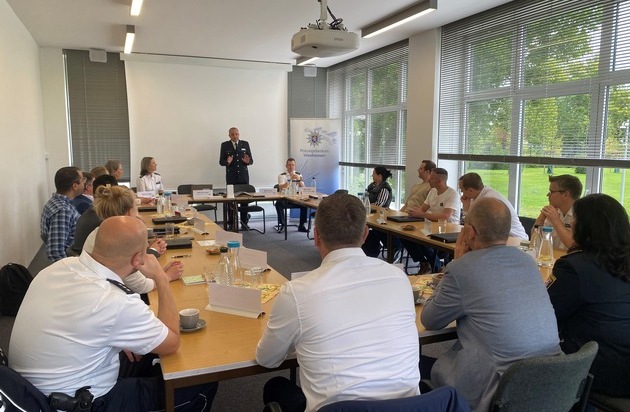 POL-WI: +++ Ausbildungsstart beim Freiwilligen Polizeidienst +++