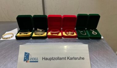 HZA-KA: Glänzende Entdeckung im Handgepäck - Goldschmuggel am Flughafen vereitelt