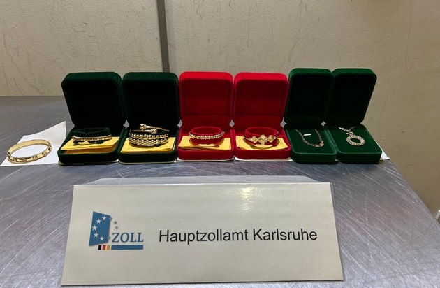 HZA-KA: Glänzende Entdeckung im Handgepäck - Goldschmuggel am Flughafen vereitelt