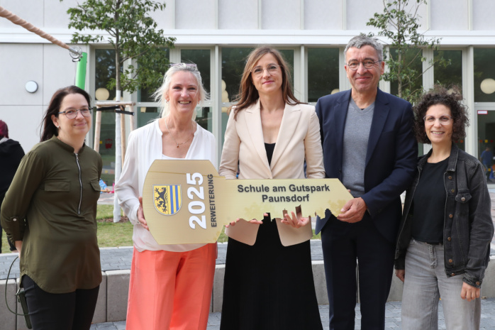Symbolische Schlüsselübergabe am Gutspark Paunsdorf · Leipziger Zeitung