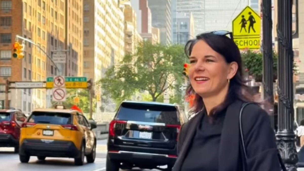 "Bist du bereit?": Baerbock grüßt im "Sex and the City"-Stil aus New York