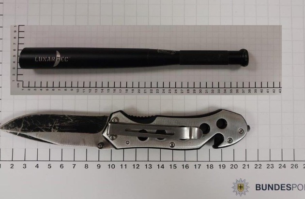 BPOL NRW: Hauptbahnhof Münster - Bundespolizei stellt Messer und Schlagstock bei ...