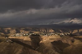 31.01.2023, Palästinensische Autonomiegebiete, Maale Michmash: Eine Gesamtansicht der jüdischen Siedlung Maale Michmash im Westjordanland. Foto: Mahmoud Illean/AP/dpa +++ dpa-Bildfunk +++