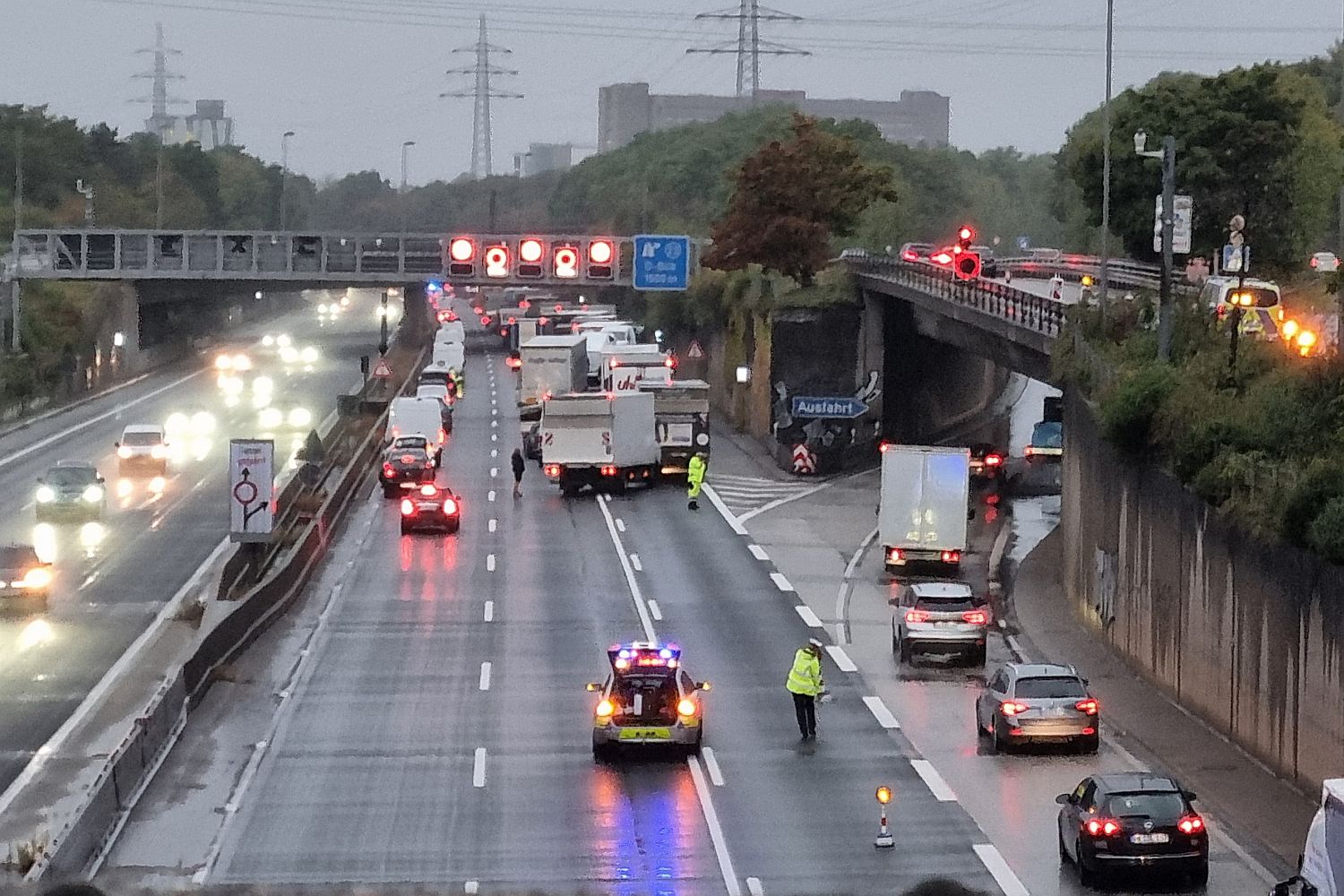 Düsseldorf: Viele Staus aufgrund von Dauerregen – Werstener Tunnel musste gesperrt werden - Ddorf-Aktuell