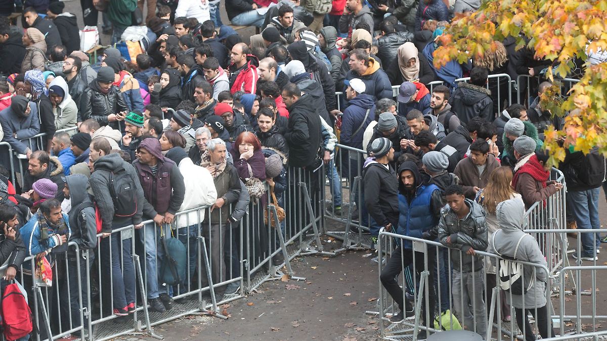 Berlin & Brandenburg: Czaja: Flüchtlingsunterbringung in Turnhallen war ein Fehler