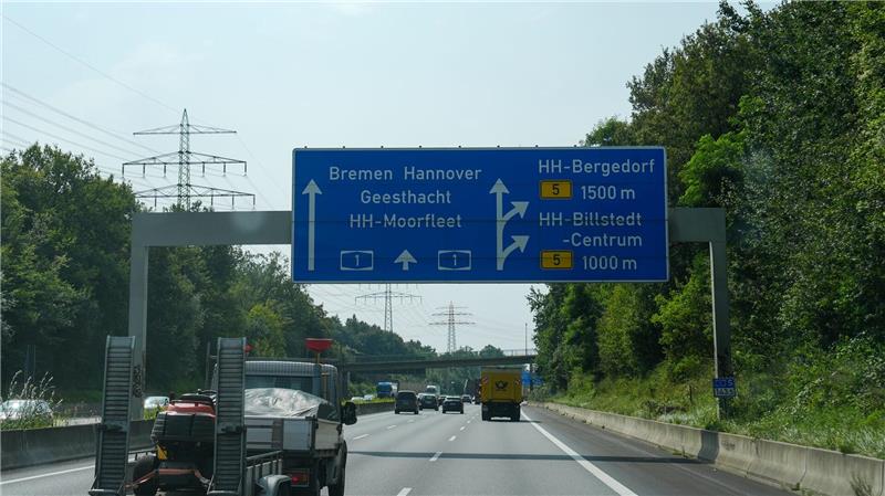 Während der Vollsperrung der A1 am Wochenende müssen Autofahrer in Richtung Bremen/Hannover in Hamburg-Billstedt abfahren. (Archivbild)