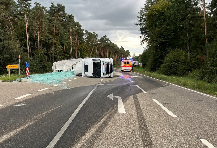 Wörth – Vollsperrung B 9 bei Berg nach Lkw-Unfall – /// MRN-News.de