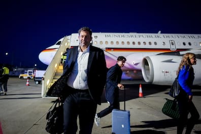 Auch Vizekanzler Lars Klingbeil (SPD), hier nach der Landung in Rzeszow mit dem A319 der Luftwaffe, reiste bereits in die Ukraine.