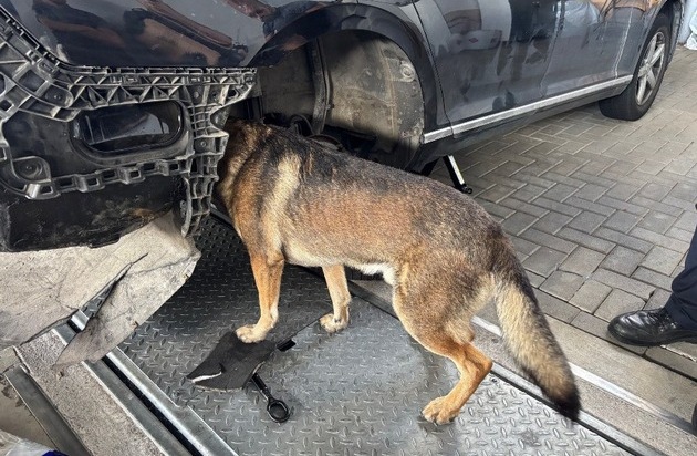 ZOLL-H: - Zoll stellt 19 kg mutmaßliches Amphetamin auf der Autobahn bei Bremen ...