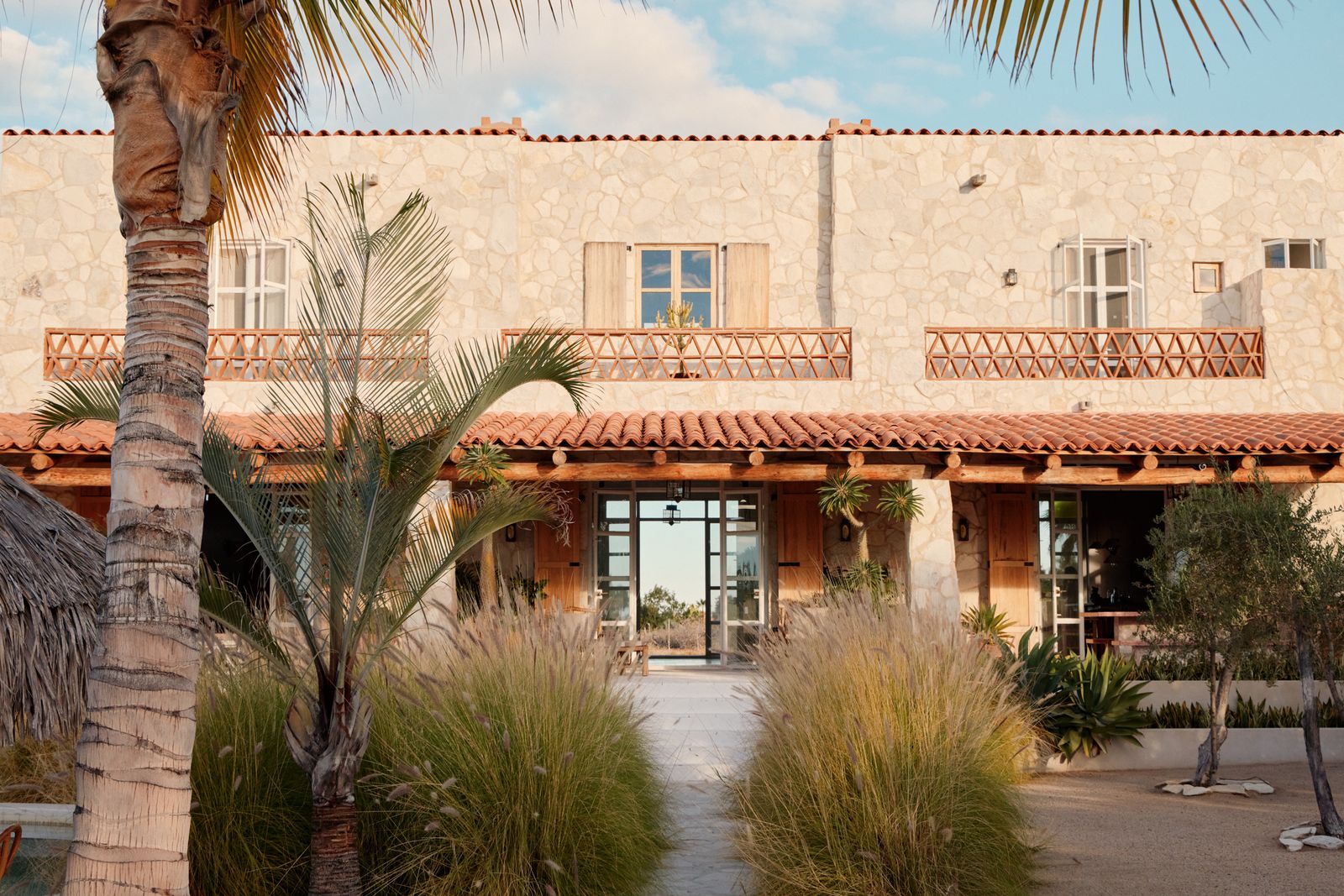 Mexikanische Pazifikküste Strandhaus mit Blick auf den Ozean Palmen und Garten