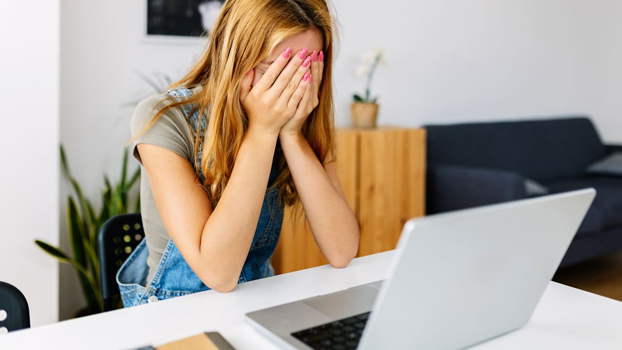 Nacktfotos ungewollt online: So entfernen Sie intime Bilder aus dem Netz | Leben & Wissen