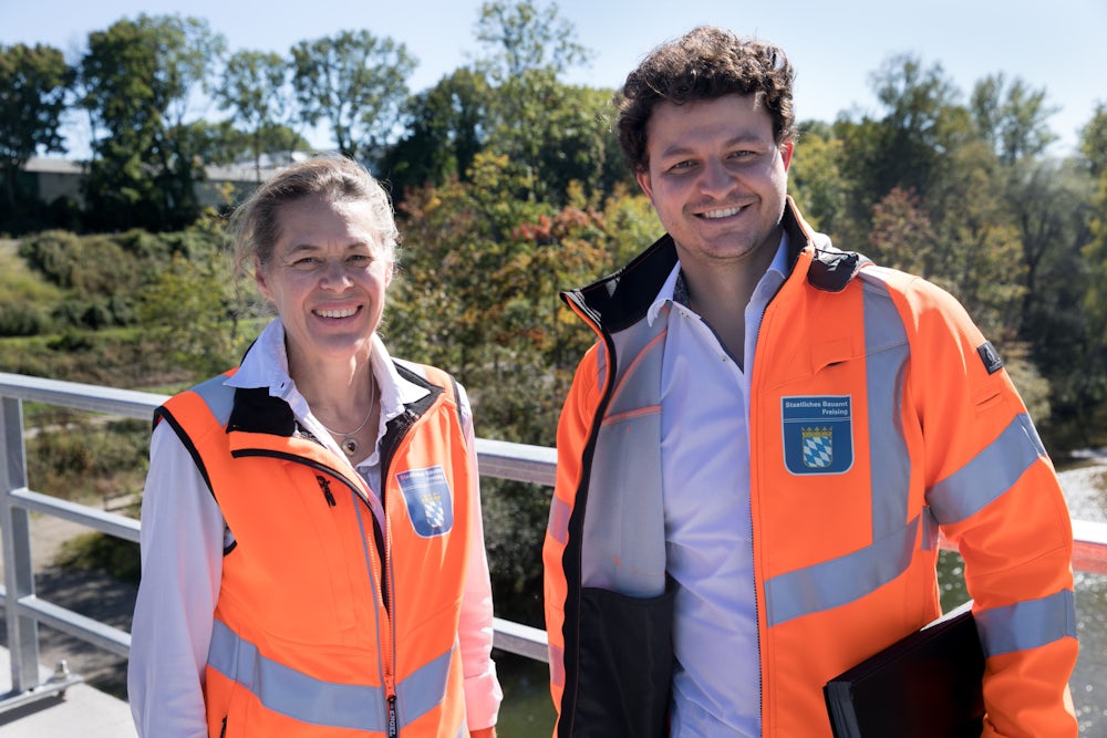Nadine Heiß und Timo Pfister vom Staatlichen Bauamt Freising verantworten des vierspurigen Ausbau des Föhringer Rings.