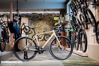 Das Cube Nuroad Race HPA kommt mit Shimano GRX 2x12 Gruppe für 1.499 €.