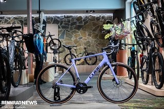 Das Cube Attain SLX 2026 ist der kleine Bruder des Top-Modells.