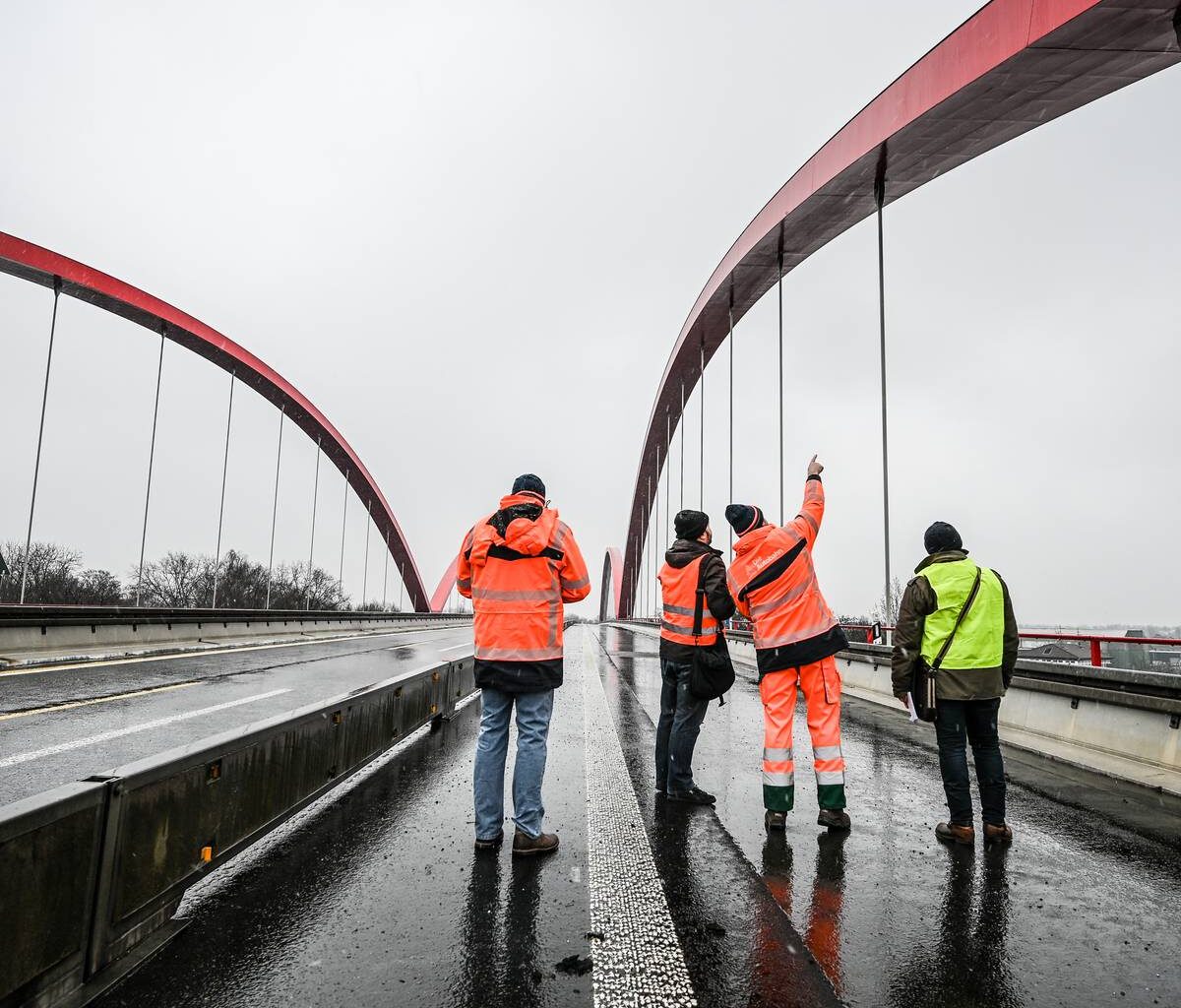 Sperrung der A42 sorgt weiter für Staus am Niederrhein