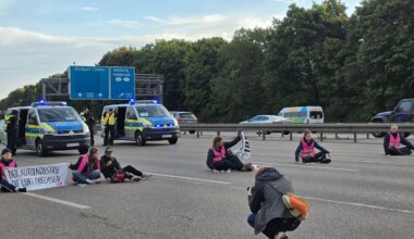 München: IAA-Kritiker blockieren A9 bei Allianz-Arena - München