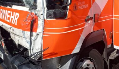 Uralt-Löschfahrzeug kracht gegen Reisebus – Haben die Bremsen versagt? | Regional