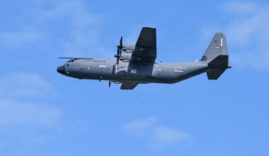 Vorfall in Niedersachsen: Luftwaffen-Flieger mit Pyrotechnik beschossen | Politik