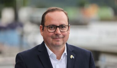 Kommunalwahl - Dritte Amtszeit: Kufen bleibt Oberbürgermeister in Essen - Panorama